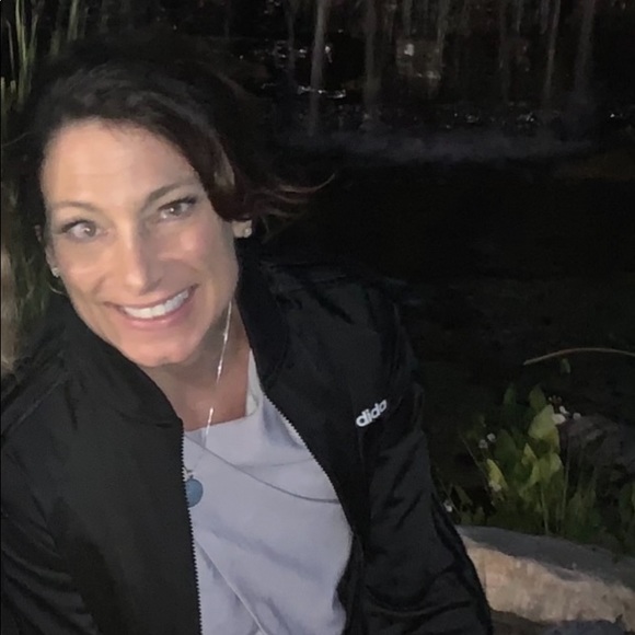 Meet your Posher, Ellen - Picture 1 of 1